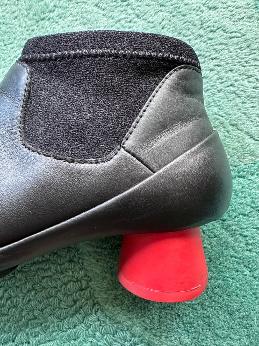 Camper NEARLY NEW Alright black leather/elastic ankle boot w/ red heel-39 (US 8) - Picture 12 of 16